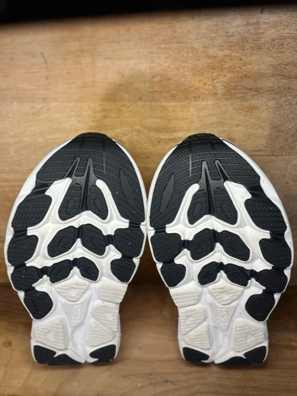 Hoka One One Clifton 10 Mens Size 11.5 Running Shoes Sneakers White Black - Picture 12 of 14